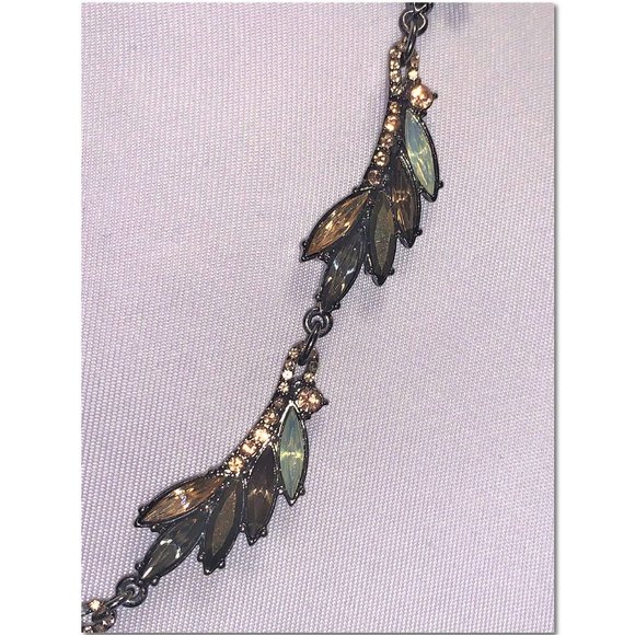 Simply Vera Vera Wang Crystal and Rhinestone Cluster Statement Necklace NWT - Picture 3 of 5